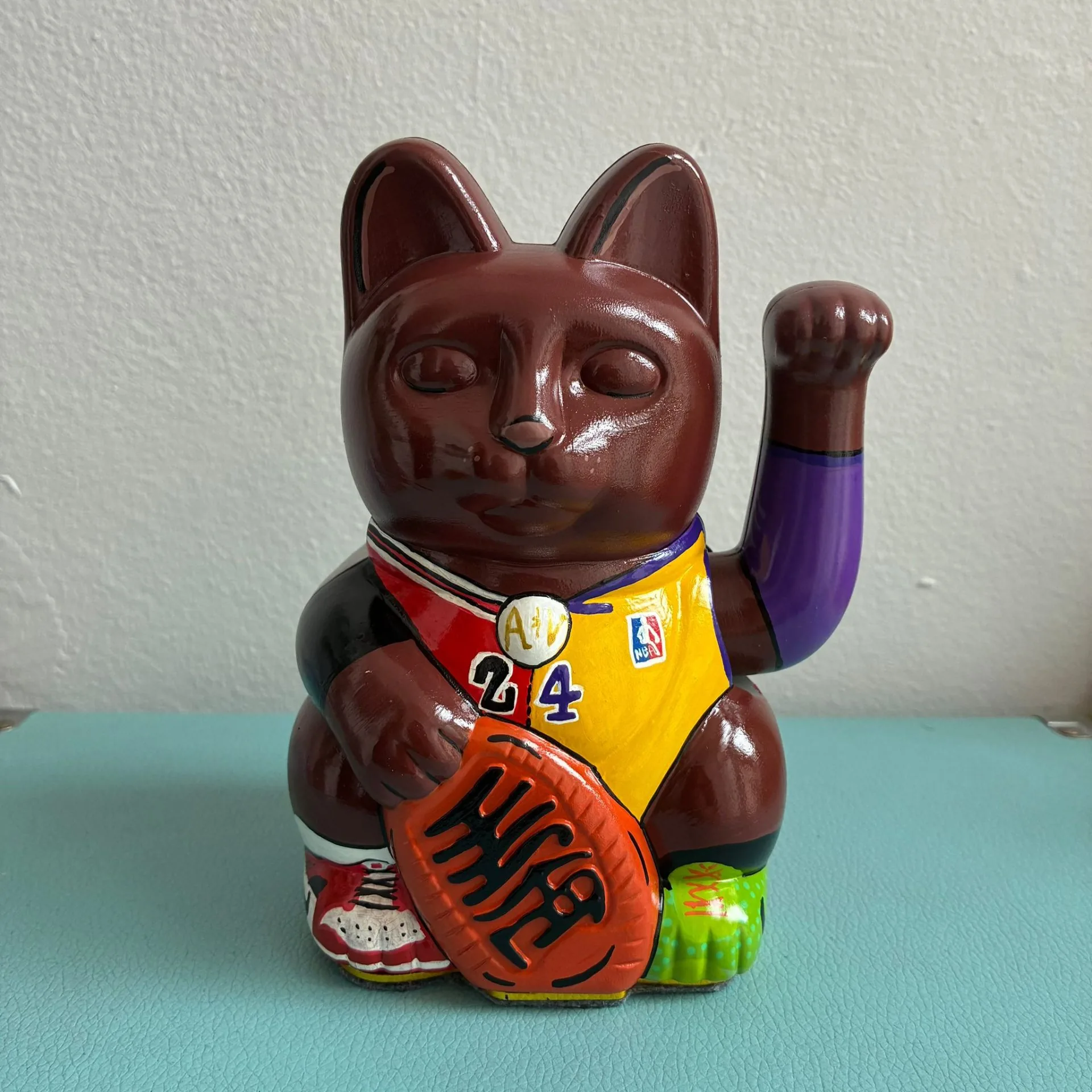 Custom NBA Kobe Bryant Lakers 24 hand-painted Maneki Neko Lucky Cat